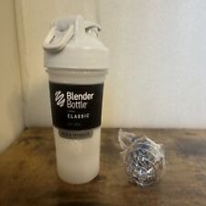 Blender Bottle Classic 20 oz. Shaker Mixer Cup with Loop Top-NEW