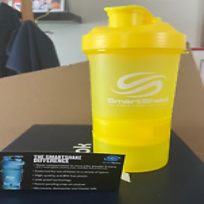 BRAND NEW SMARTSHAKE PROTEIN MIXER AND 2 SUPPLIMENT HOLDERS  600ML YELLOW