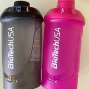 2 Eiweiß Shaker schwarz+Pink  BioTech Wave  Protein Mixer mit Sieb 600 ml Füll..