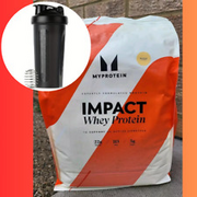 600ml Shaker Bottle + Banana MyProtein Impact Whey Protein 2.5kg