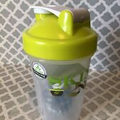 BlenderBottle - Classic 20 oz Water Bottle/Shaker Cup - Green /Clear BPA Free